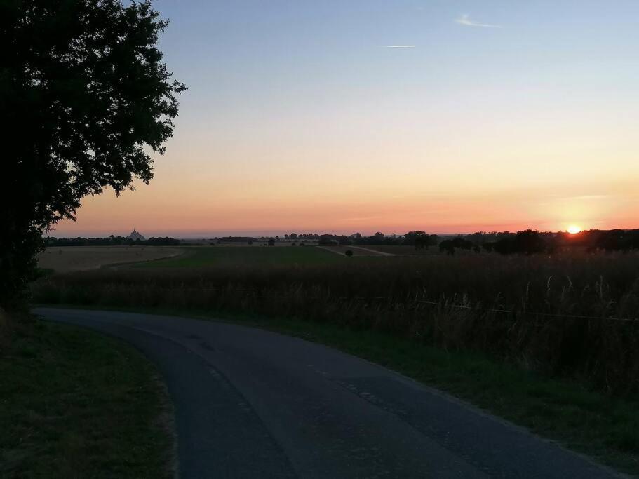 Sunset Family Guesthouse Mont Saint Michel Céaux Exterior foto